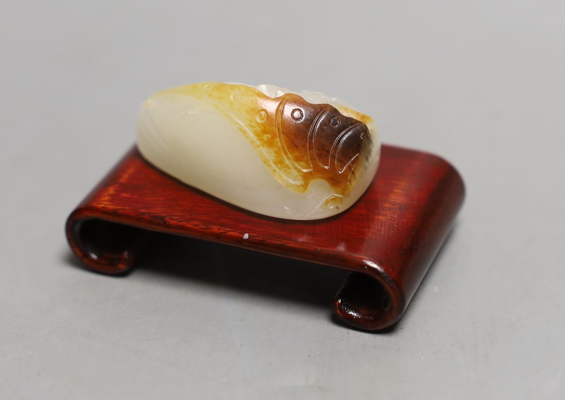 A Chinese white and russet jade pendant, 4.5cm